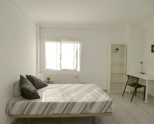 Bedroom of Flat to share in  Zaragoza Capital  with Air Conditioner, Heating and Terrace