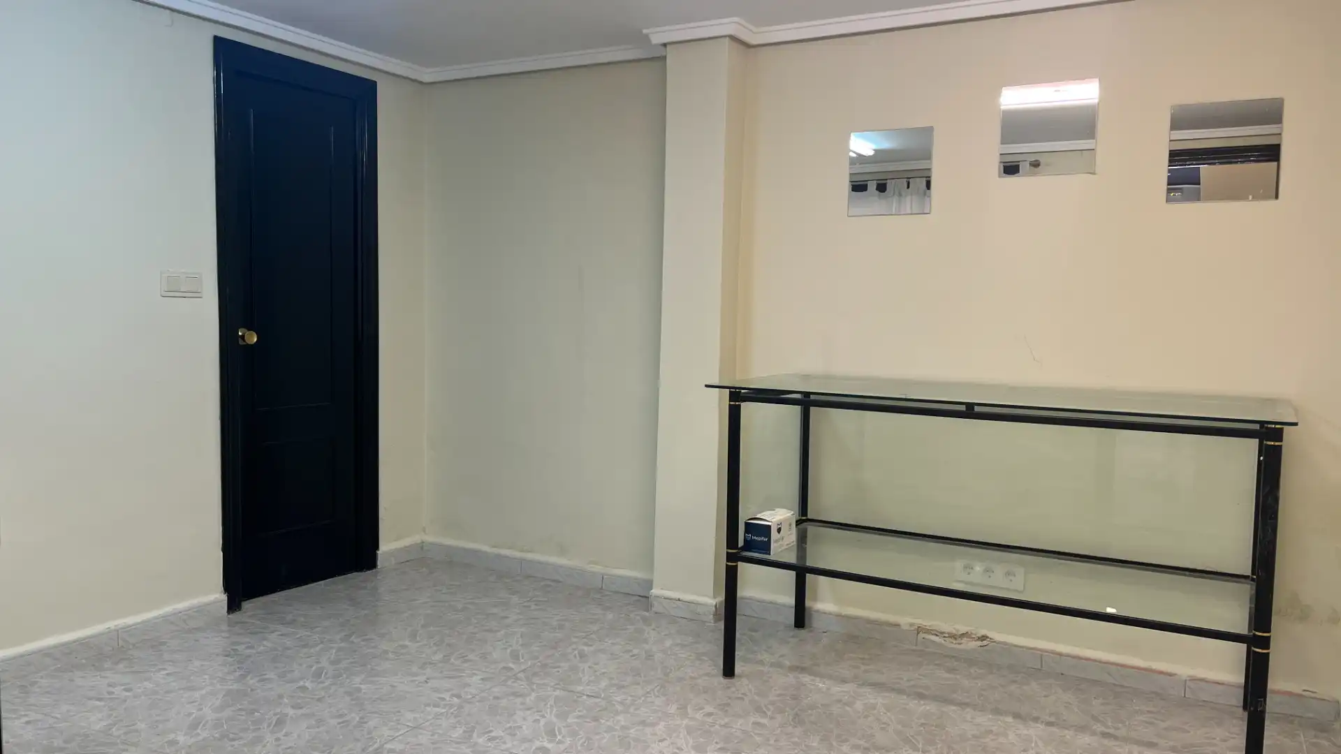 Commercial properties for rent in Albal  with Air Conditioner and Alarm