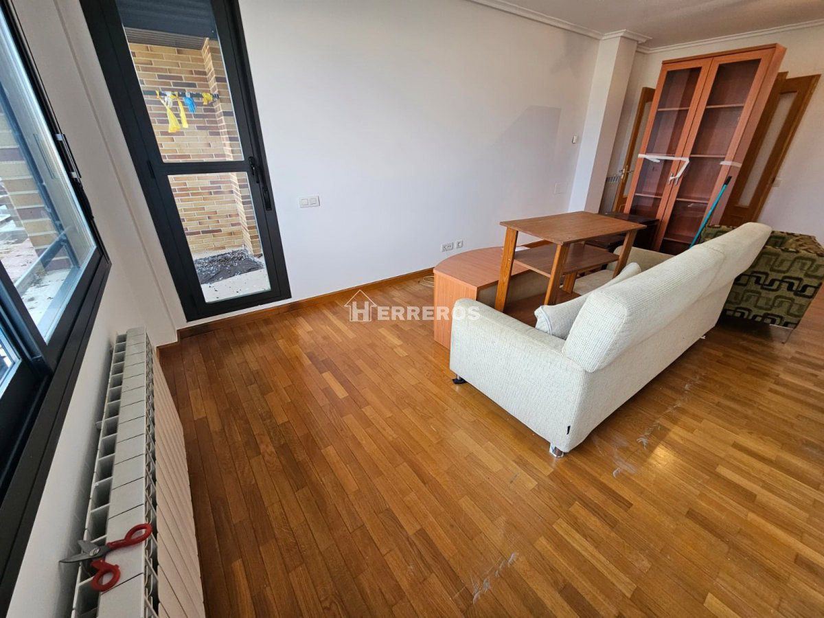 Pis en venda en  Logroño amb Calefacció, Parquet i Terrassa