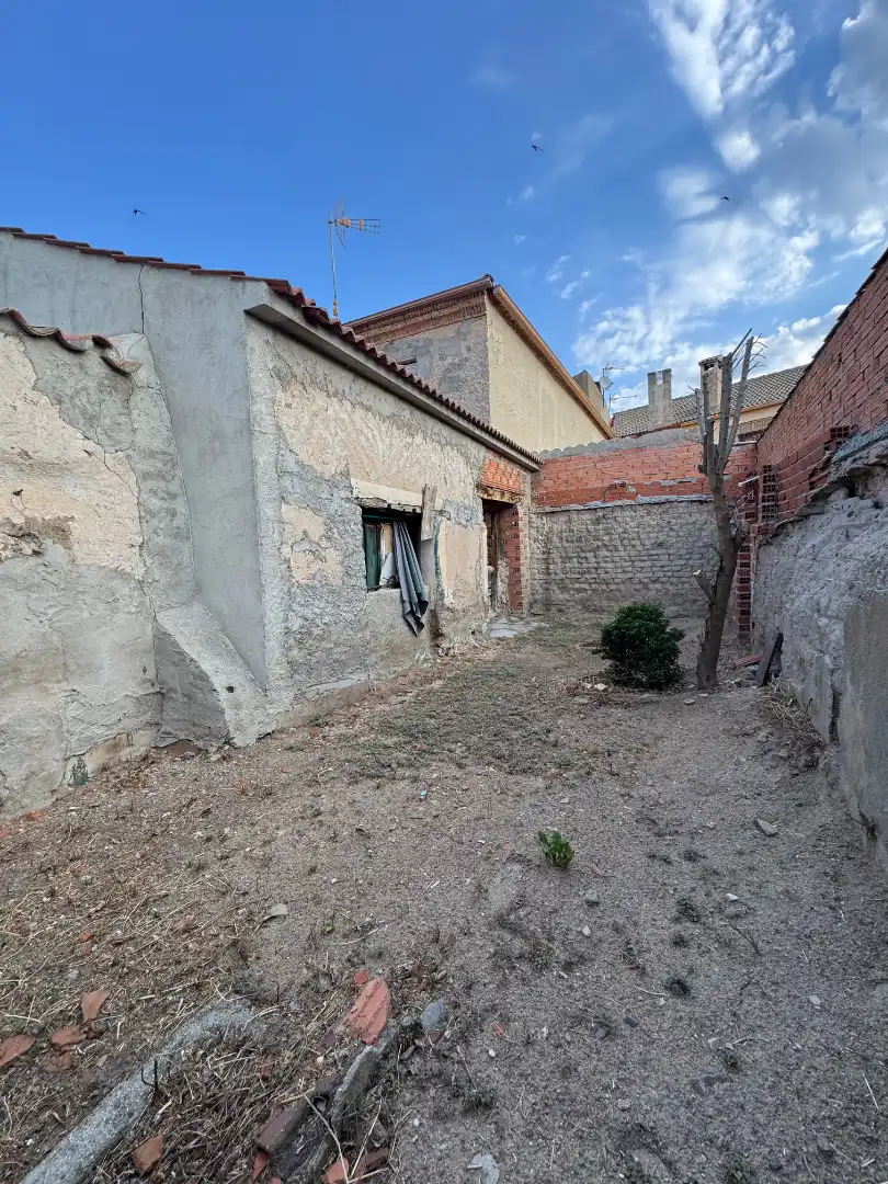 Finca rústica en venda en Muñopedro amb Jardí privat, Traster i Moblat