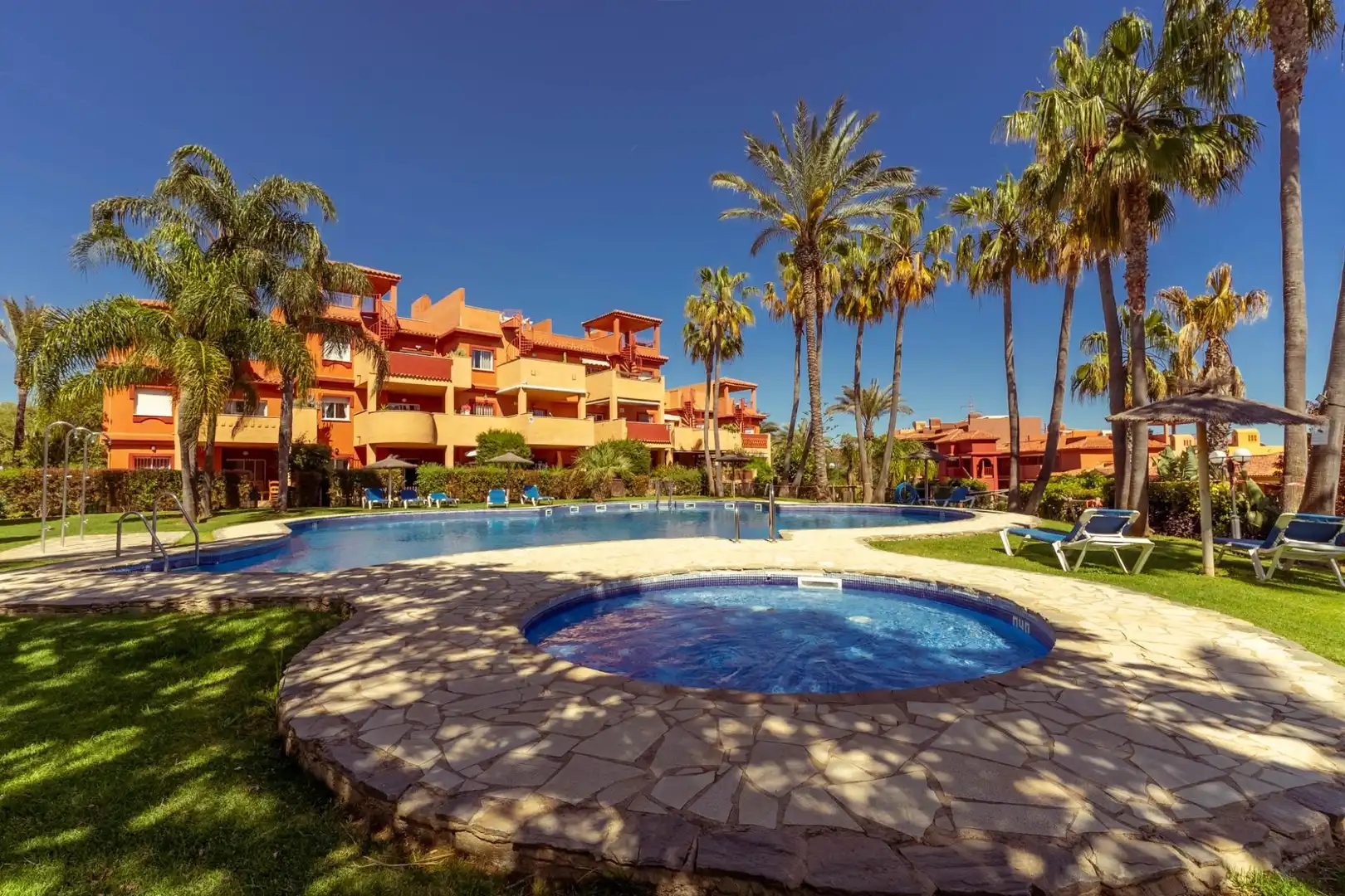 Bajo con piscina en venta en Elviria - Cabopino, imagen 30