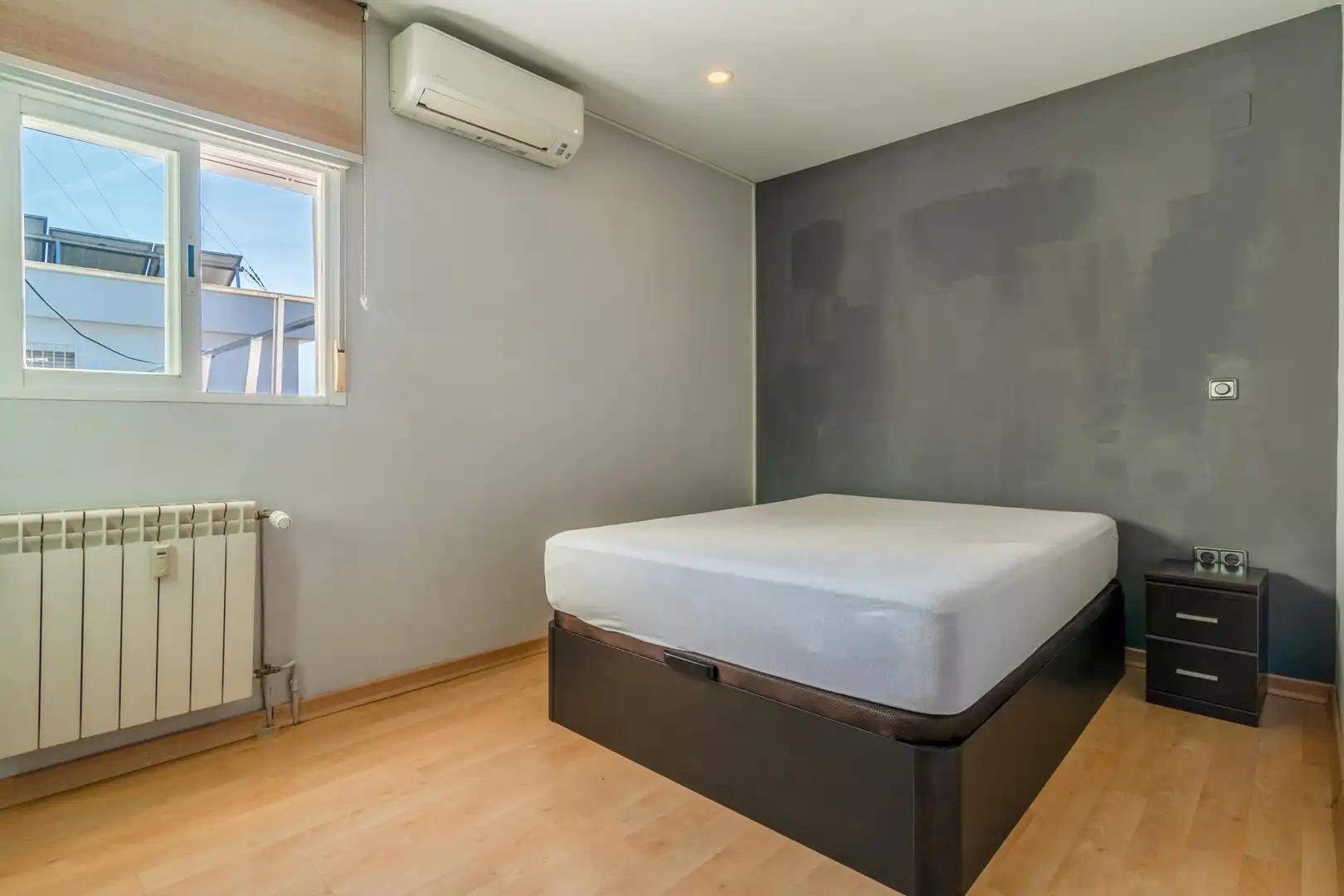 Habitación de Apartamento en venta en Alcorcón con Aire acondicionado, Calefacción y Jardín privado
