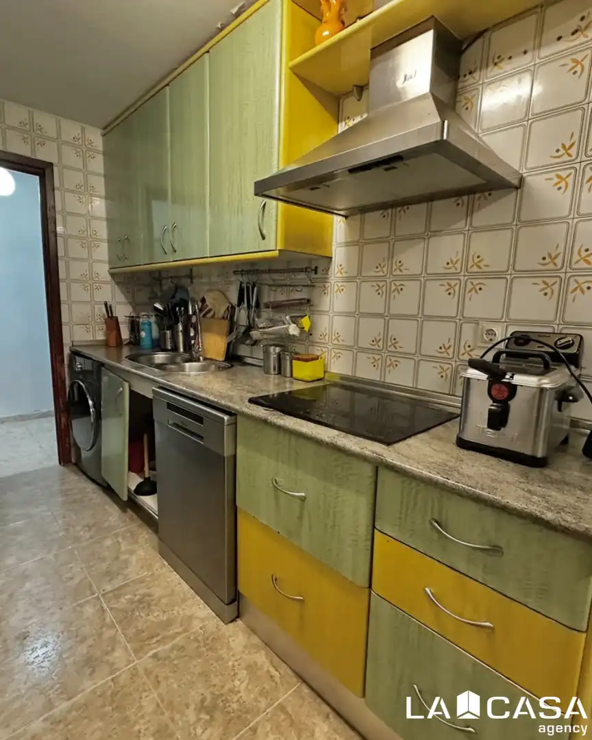 Cocina de Piso en venta en Sevilla con Balcón