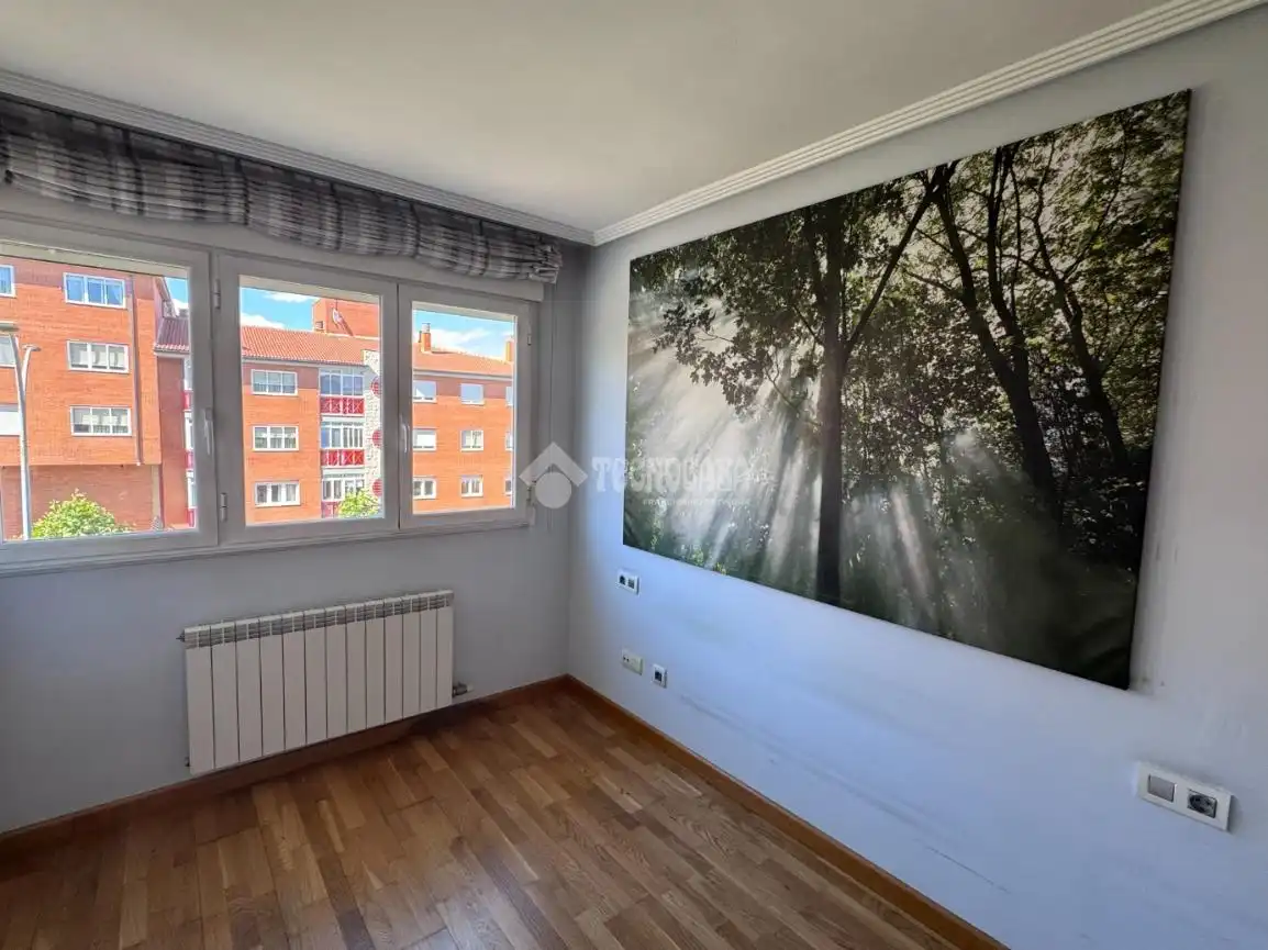 Habitación de Piso en venta en León Capital  con Calefacción, Parquet y Terraza