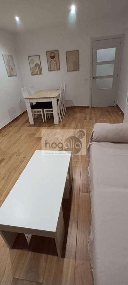 Bedroom of Flat to rent in  Sevilla Capital  with Air Conditioner, Terrace and Furnished