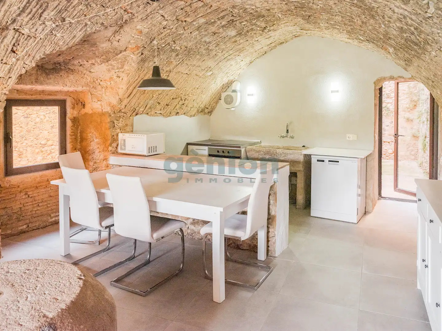 Cocina de Finca rústica en venta en Sant Miquel de Fluvià con Aire acondicionado, Calefacción y Jardín privado