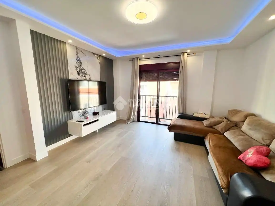 Sala de estar de Piso en venta en Santa Lucía de Tirajana con Aire acondicionado, Amueblado y Balcón
