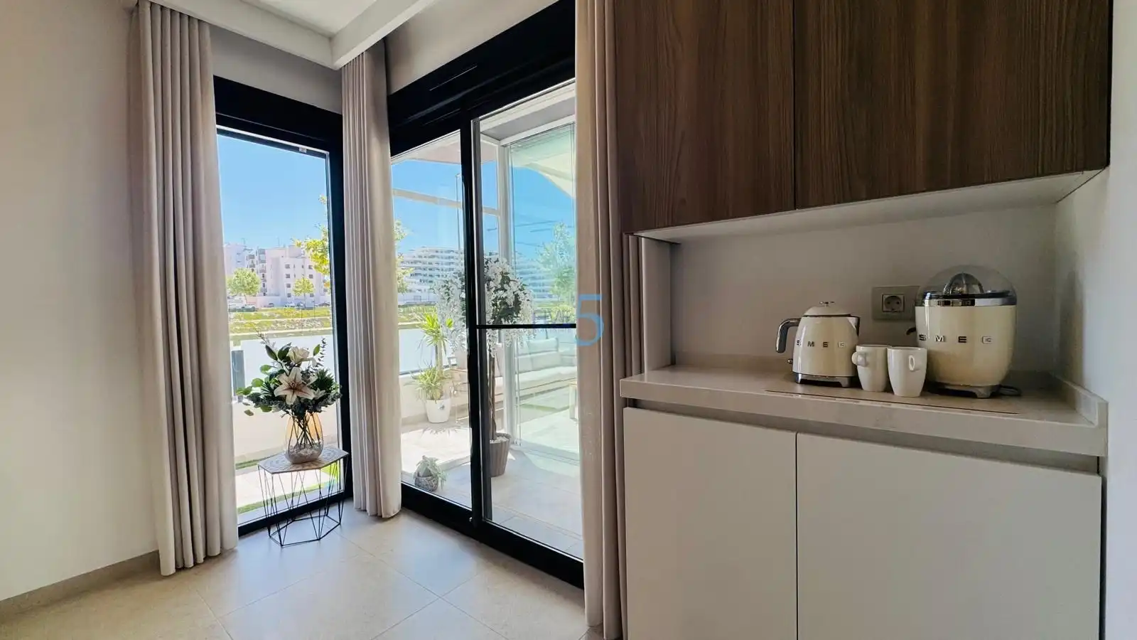 Terrasse von Wohnung zum Verkauf in Santa Pola mit Klimaanlage, Terrasse und Schwimmbad