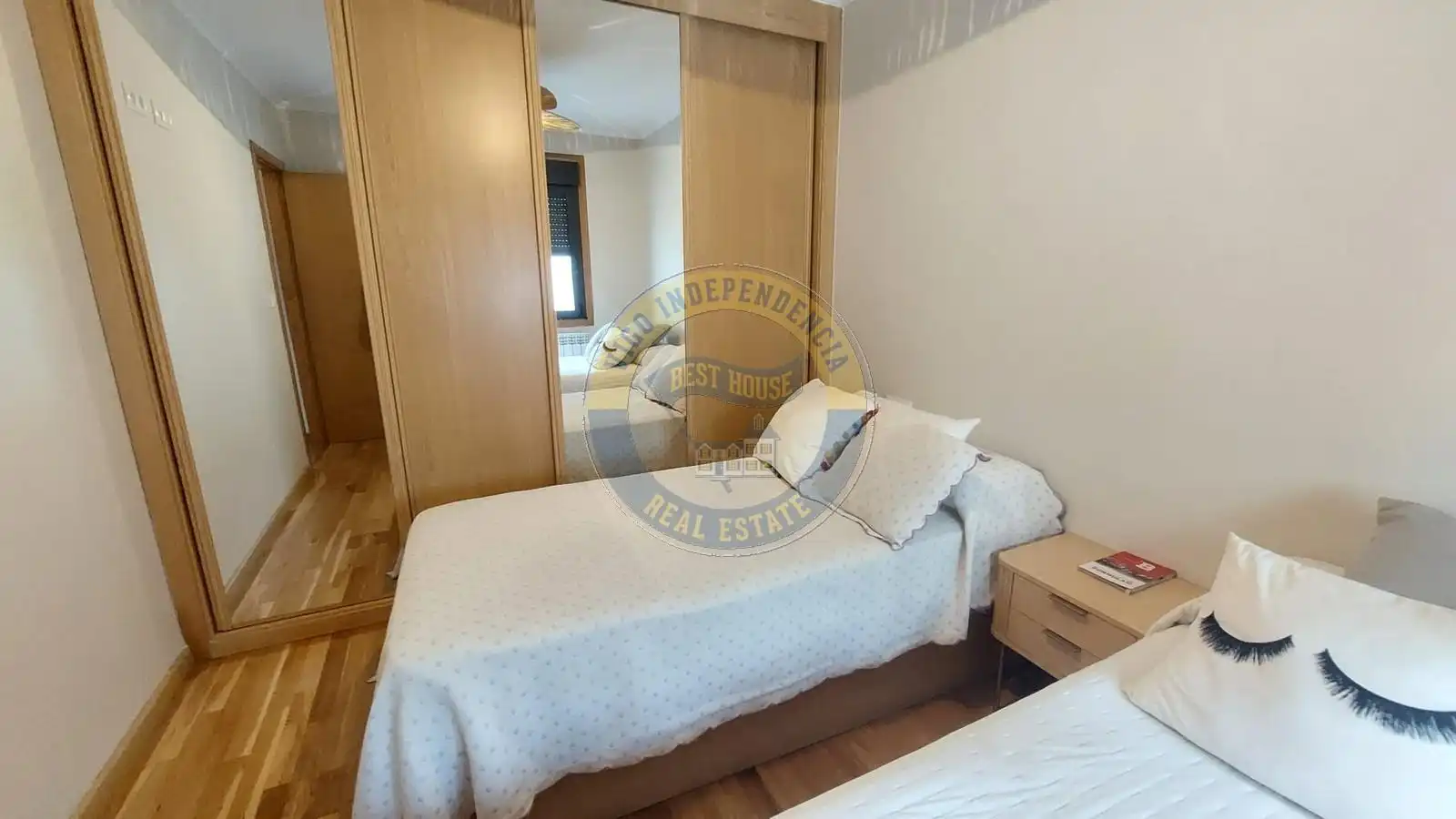 Habitación de Ático en venta en Vigo  con Calefacción, Parquet y Terraza
