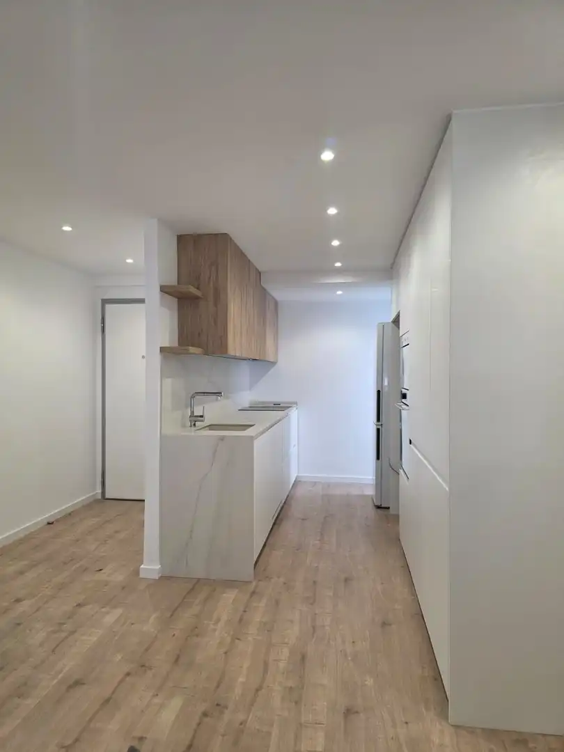 Flat with lift for sale in Calle leones