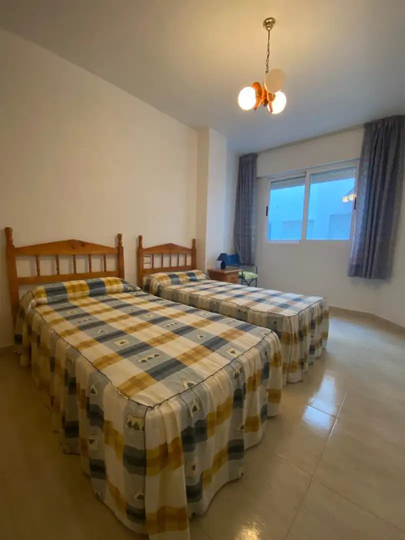 Piso de alquiler en Calle CAMPOAMOR, 99, Los Cuarteros