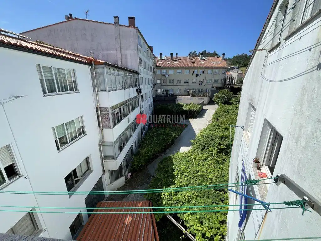 Vista exterior de Pis en venda en Santiago de Compostela 