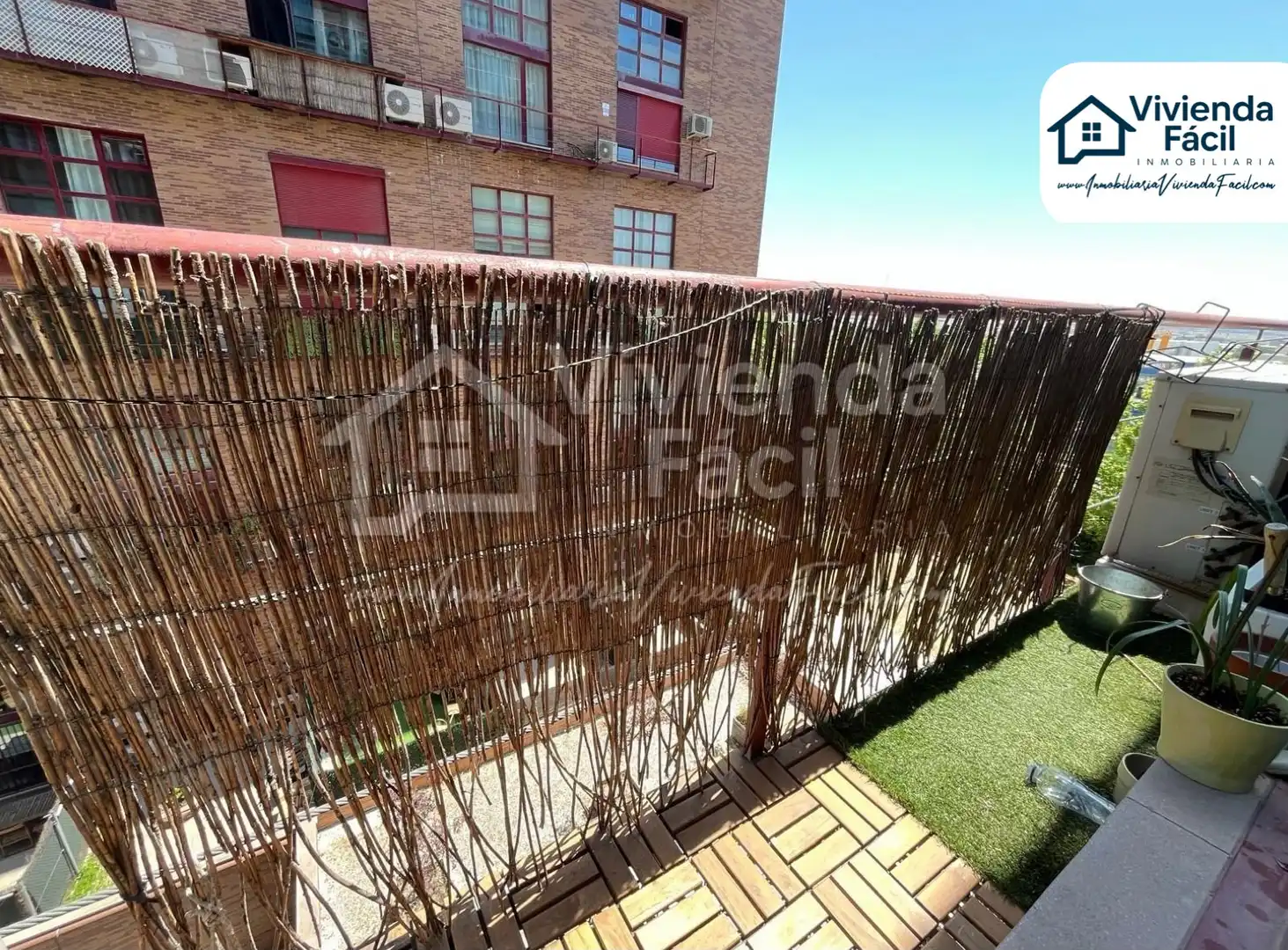 Dúplex en venta en Carretera de Vicálvaro a la Estación de O'donnell, Rosas - Musas