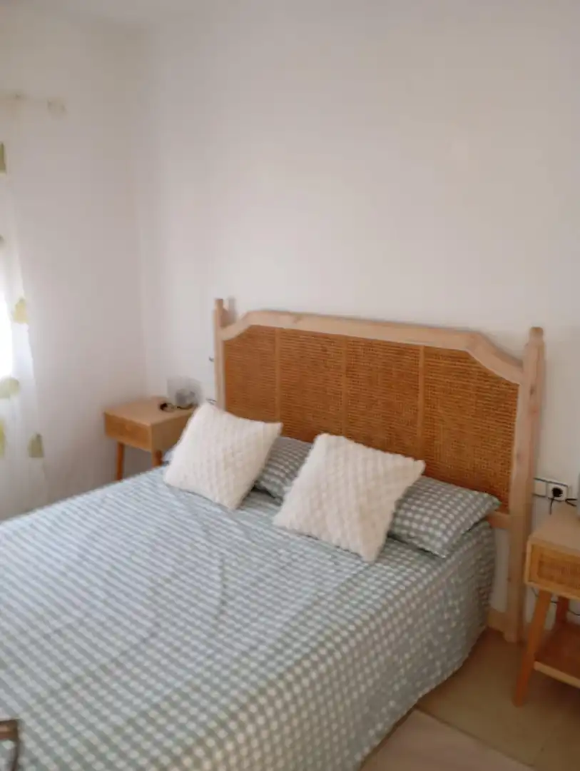 Dormitori de Apartament de lloguer en Dénia amb Calefacció, Balcó i Piscina comunitària