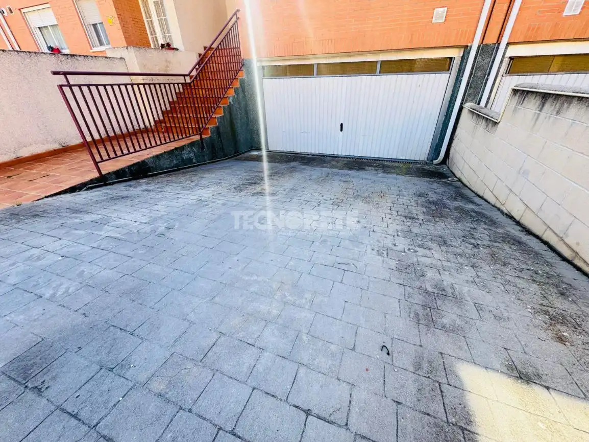 Aparcament de Casa adosada en venda en Toledo amb Aire condicionat, Calefacció i Terrassa