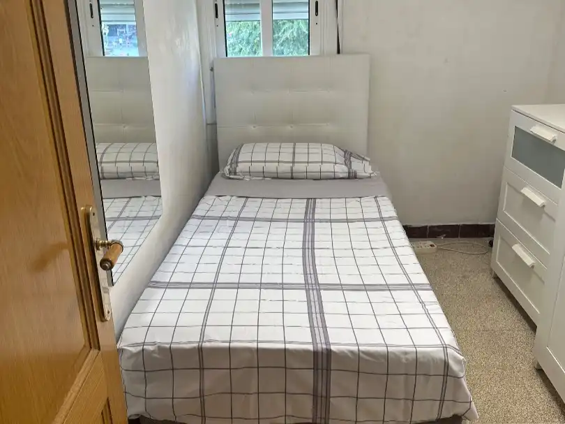 Bedroom of Flat for share in Cornellà de Llobregat  with Heating, Furnished and Oven