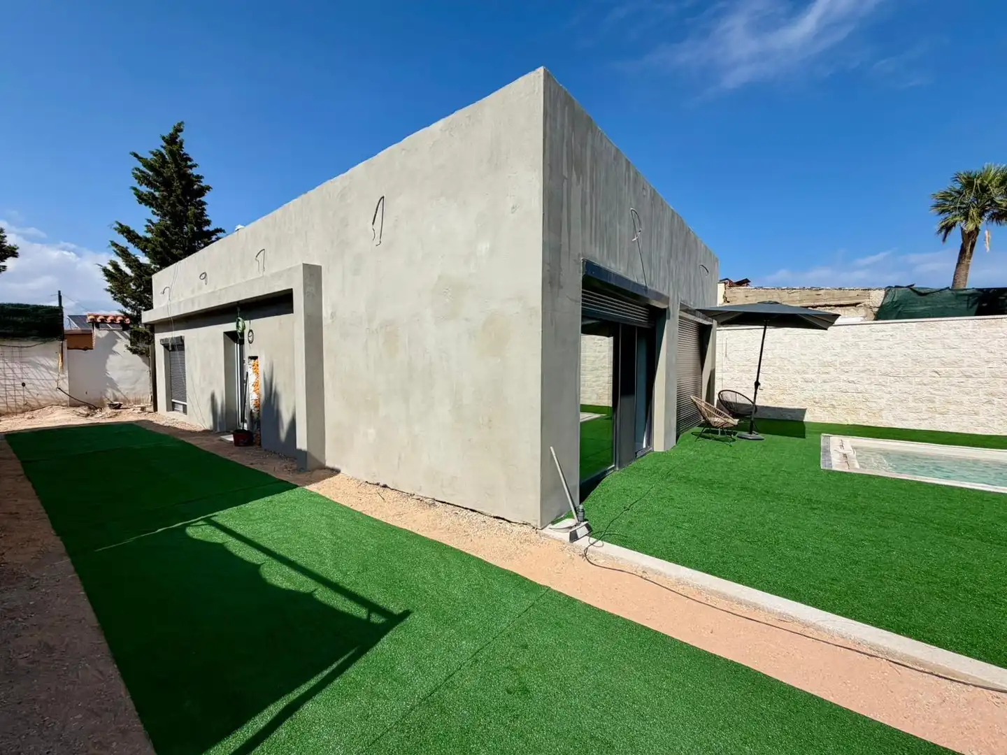 Vista exterior de Casa o xalet en venda en Alicante / Alacant amb Aire condicionat, Calefacció i Terrassa