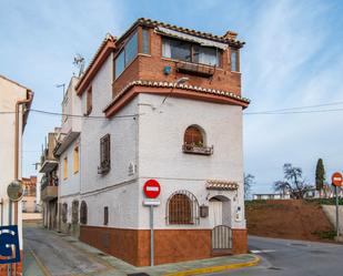 Vista exterior de Casa adosada en venda en Peligros amb Terrassa