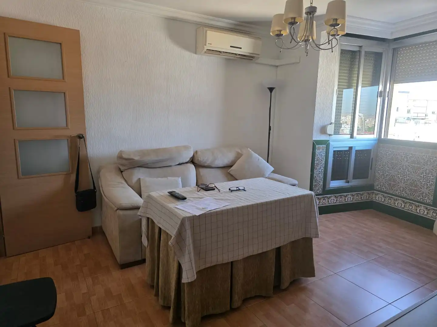Wohnzimmer von Wohnung zum Verkauf in Sevilla mit Klimaanlage, Heizung und Ofen