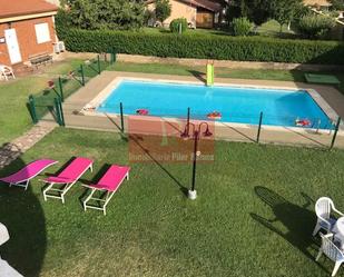 Swimming pool of House or chalet for sale in Villaquilambre  with Private garden, Parquet flooring and Terrace