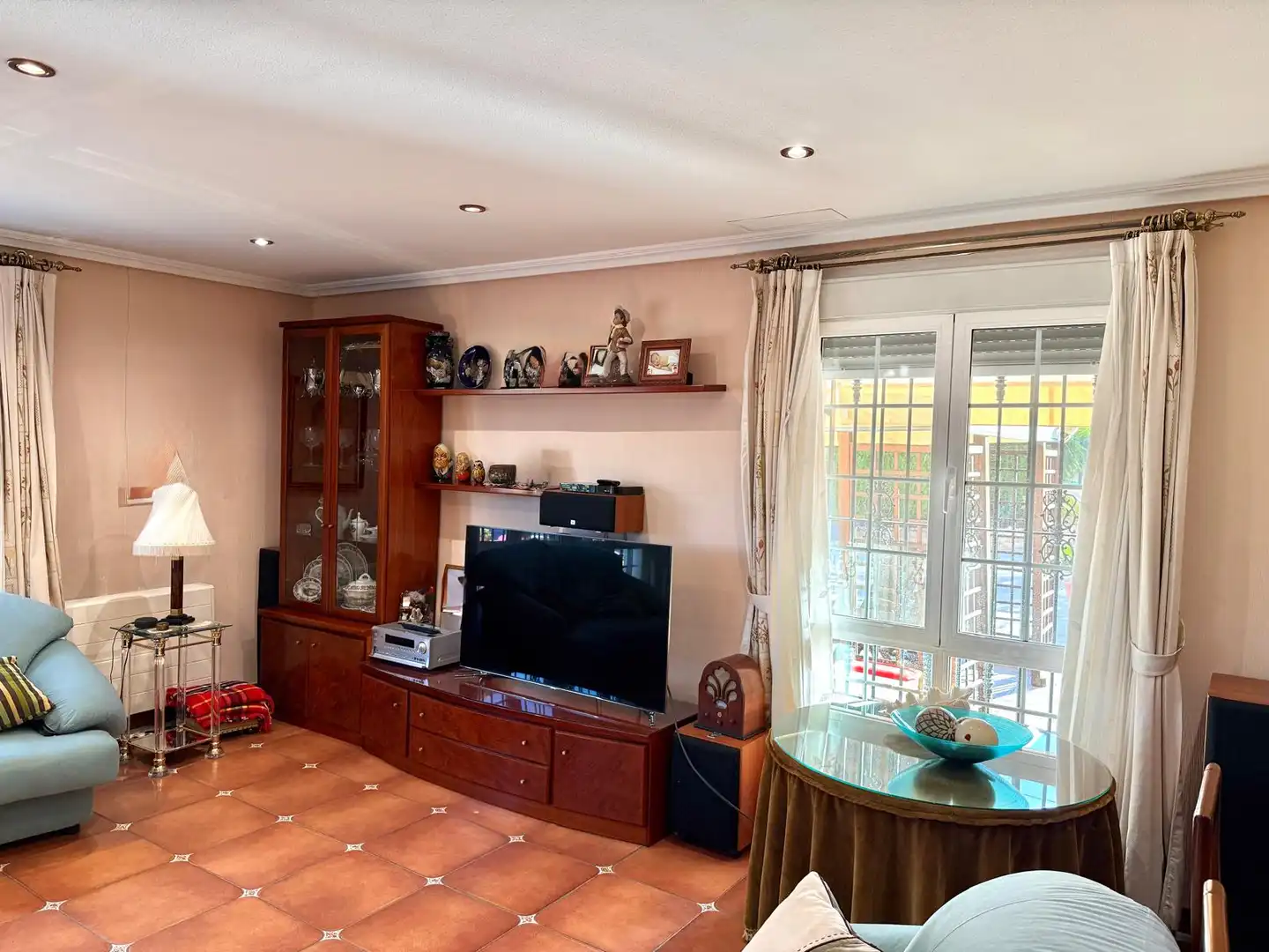 Sala d'estar de Casa o xalet en venda en Elche / Elx amb Aire condicionat, Calefacció i Jardí privat