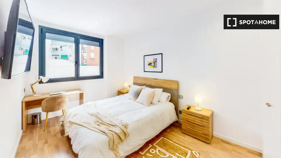 Bedroom of Flat for share in Barcelona  with Air Conditioner, Heating and Furnished