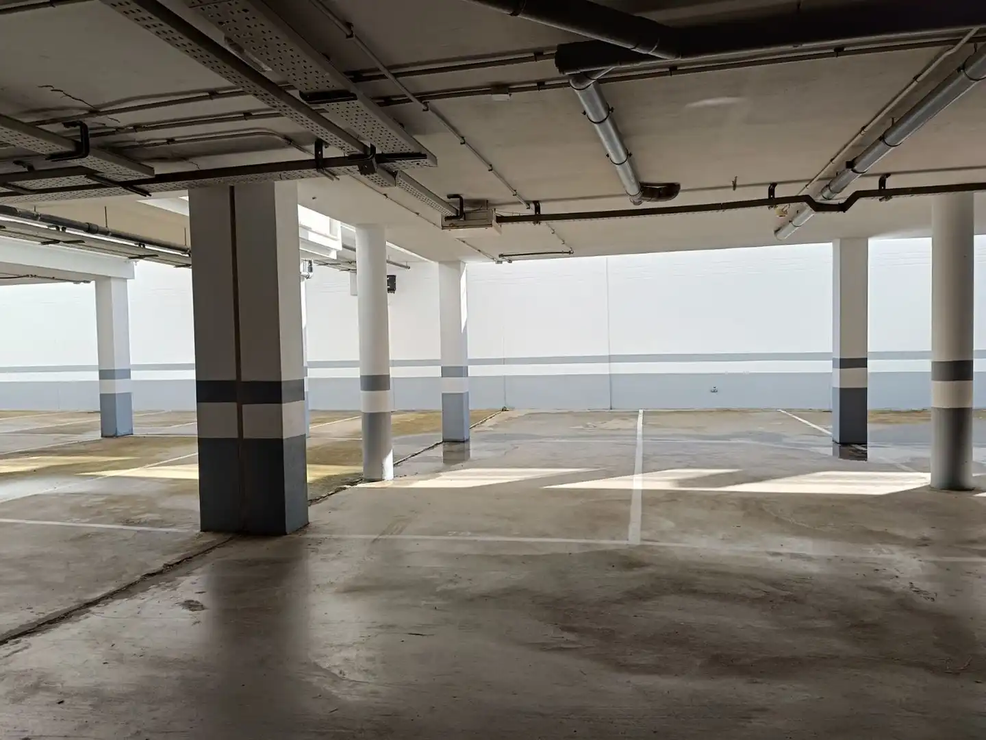 Parkplatz von Wohnung zum Verkauf in El Rompido mit Klimaanlage, Terrasse und Möbliert