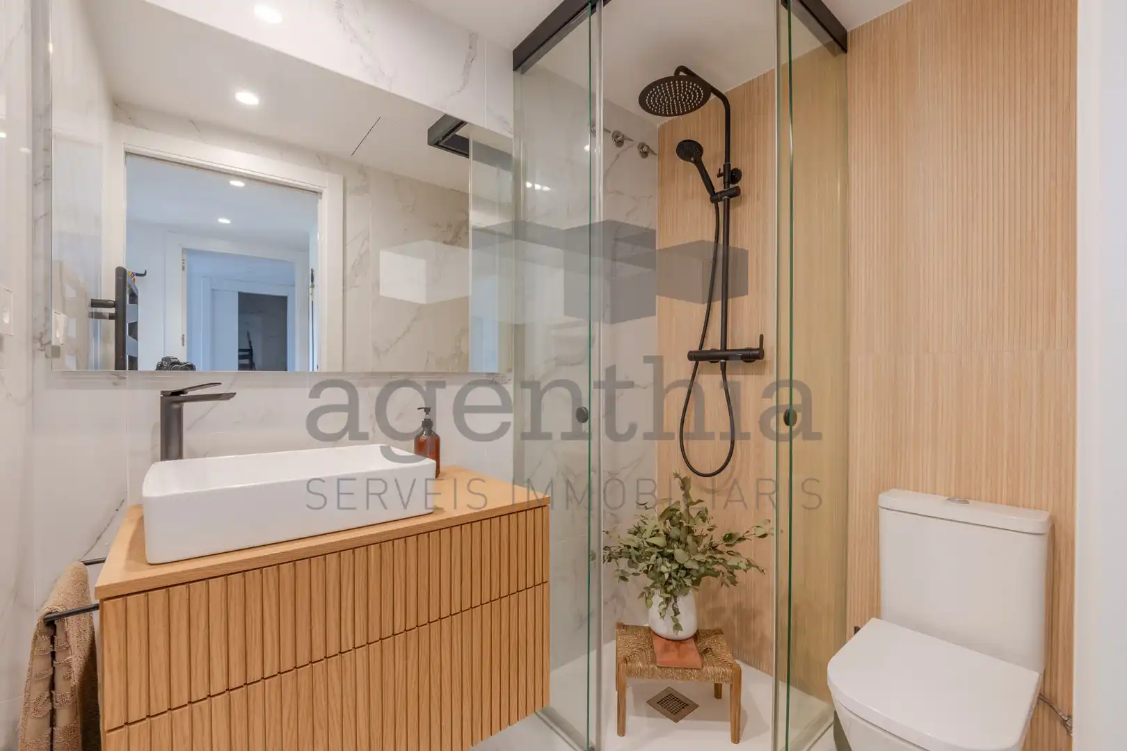 Baño de Piso en venta en Girona con Aire acondicionado, Calefacción y Trastero