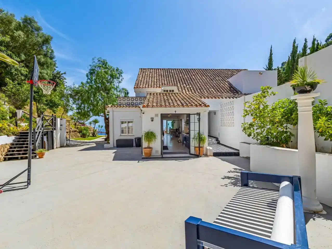Vista exterior de Casa o chalet en venta en Marbella Centro