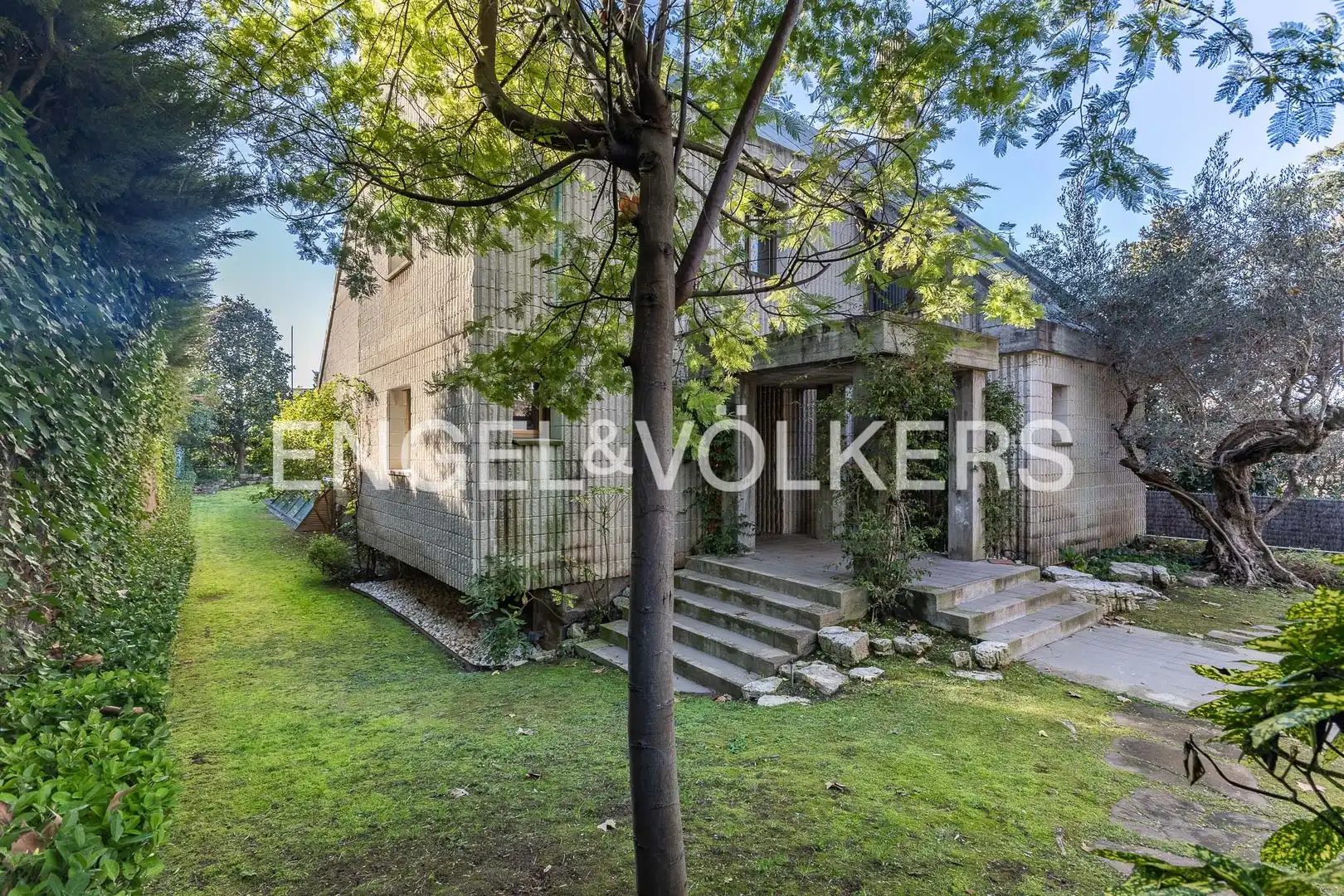 Vista exterior de Casa o chalet de alquiler en Sant Cugat del Vallès con Calefacción, Jardín privado y Parquet