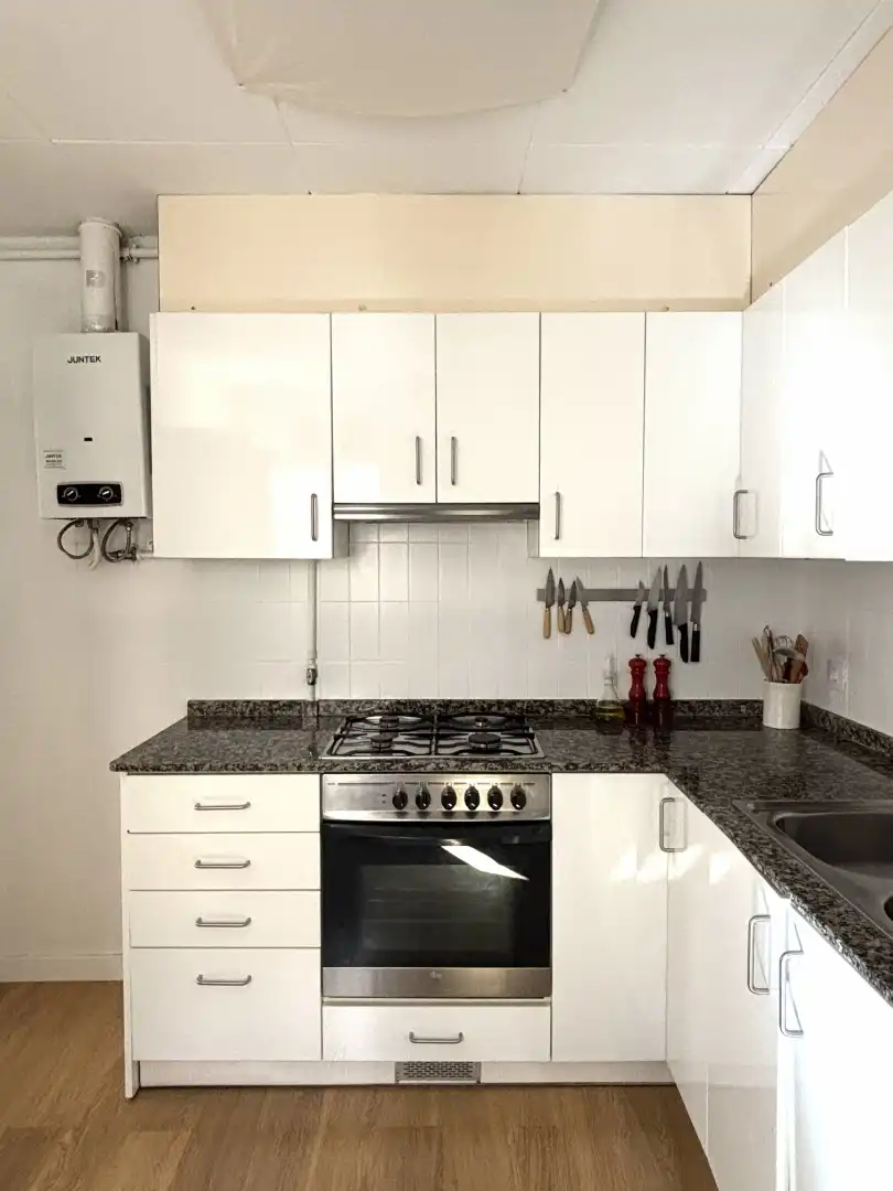 Cuina de Pis en venda en Barcelona amb Forn i Balcó