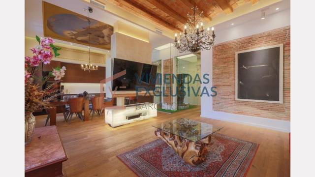 Piso en Venta en Ronda de la Universitat en El Raval