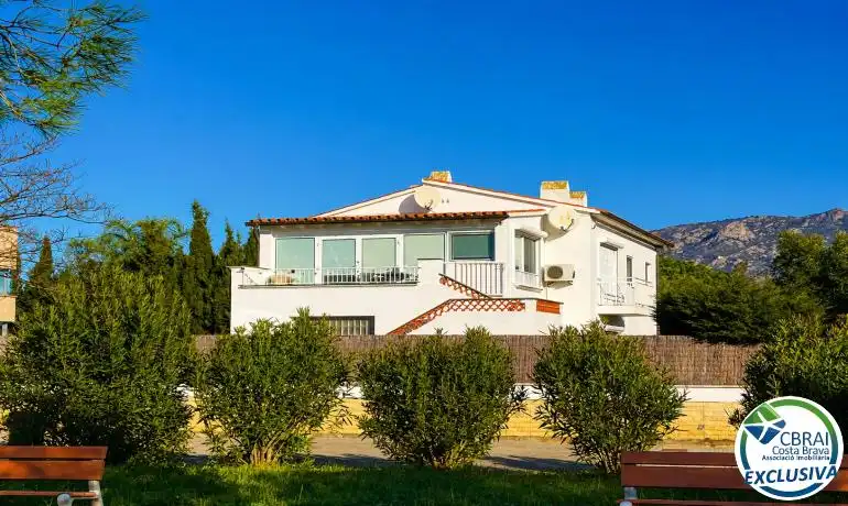 Vista exterior de Casa o xalet en venda en Roses amb Aire condicionat, Calefacció i Piscina