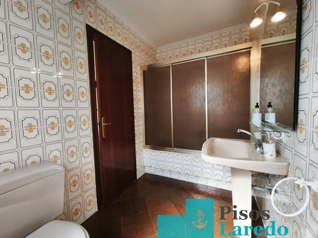 Bany de Pis en venda en Laredo amb Calefacció, Terrassa i Piscina comunitària