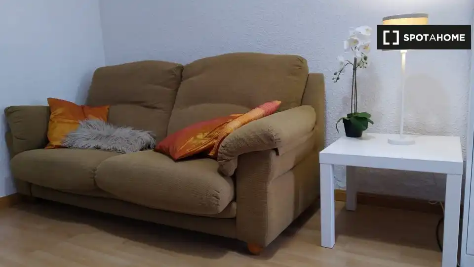 Living room of Flat for share in Zaragoza  with Air Conditioner, Heating and Furnished