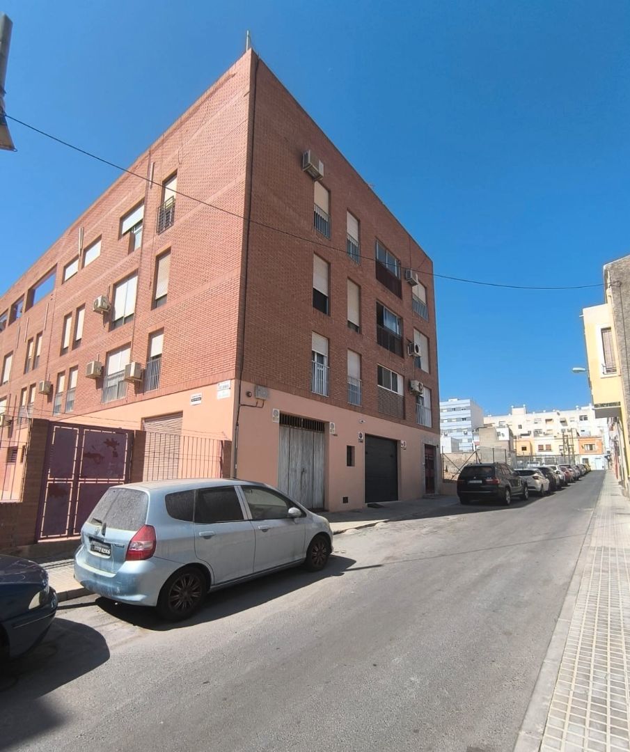 Exterior view of Flat for sale in  Almería Capital  with Air Conditioner, Heating and Parquet flooring