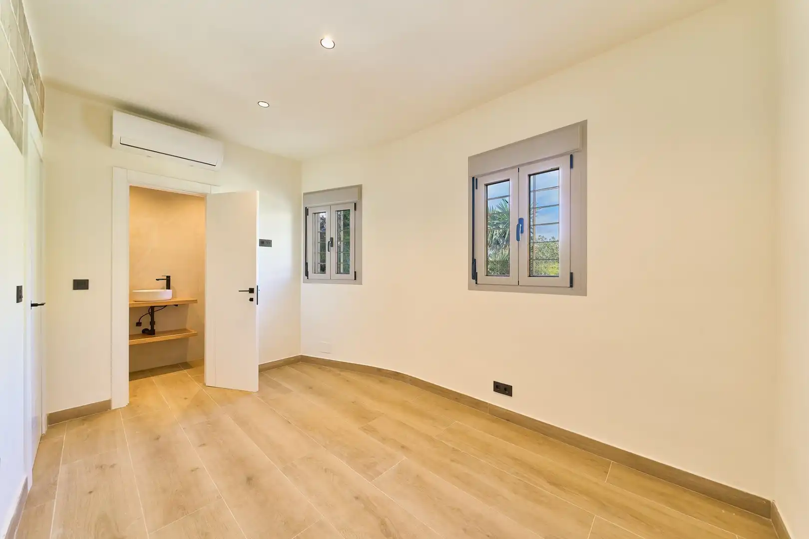 Bedroom of Detached homes for sale in Málaga  with Air Conditioner, Heating and Terrace