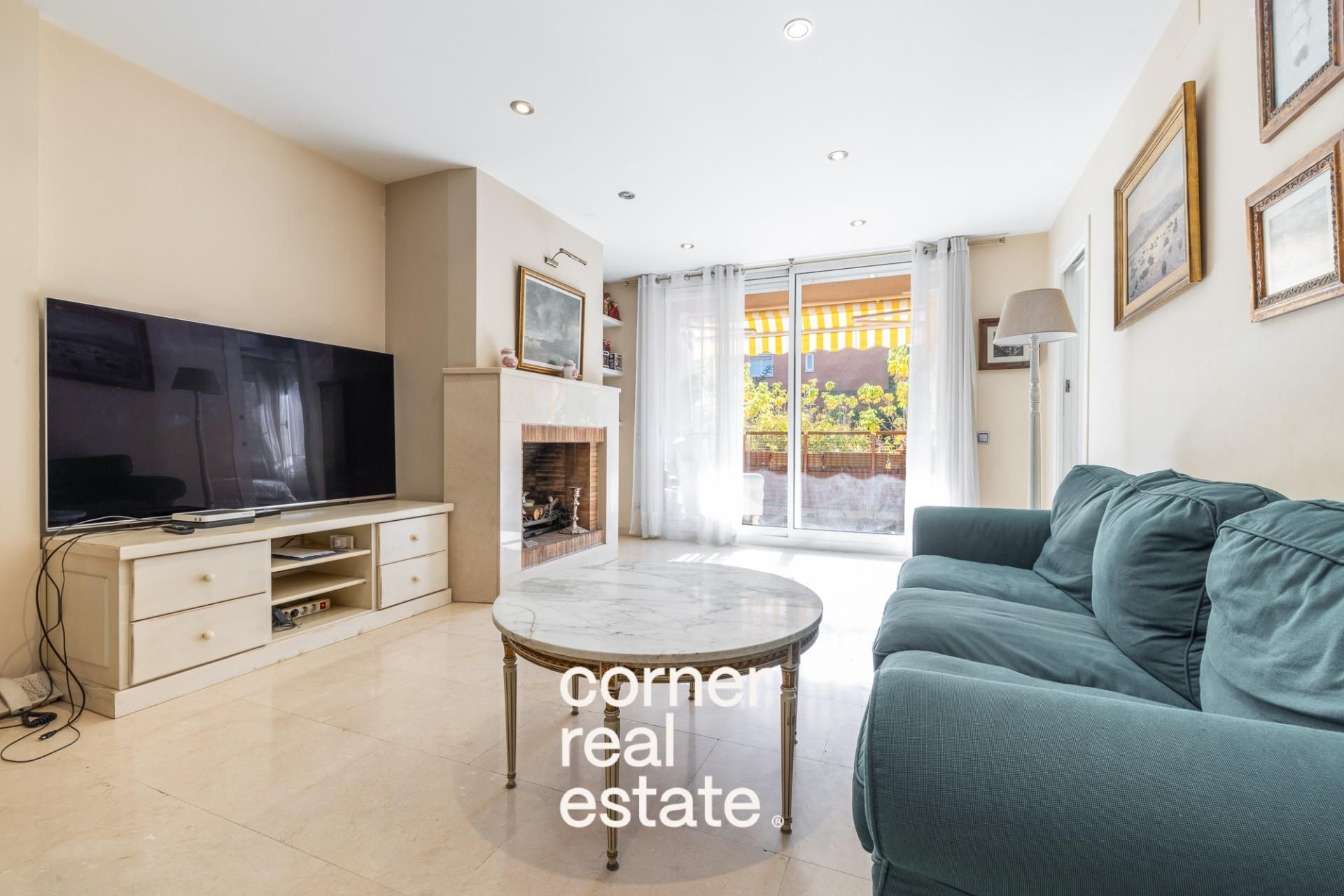 Exterior view of Flat for sale in Sant Cugat del Vallès  with Air Conditioner, Heating and Private garden