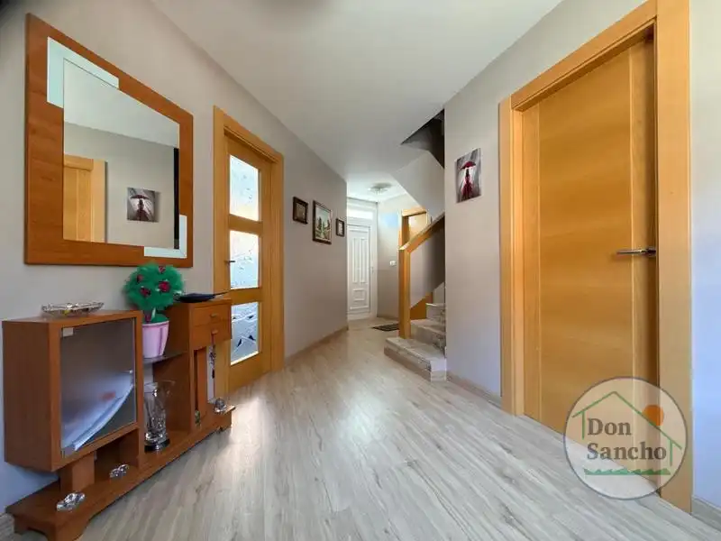 Casa adosada en venta en Santovenia de Pisuerga con Calefacción y Terraza