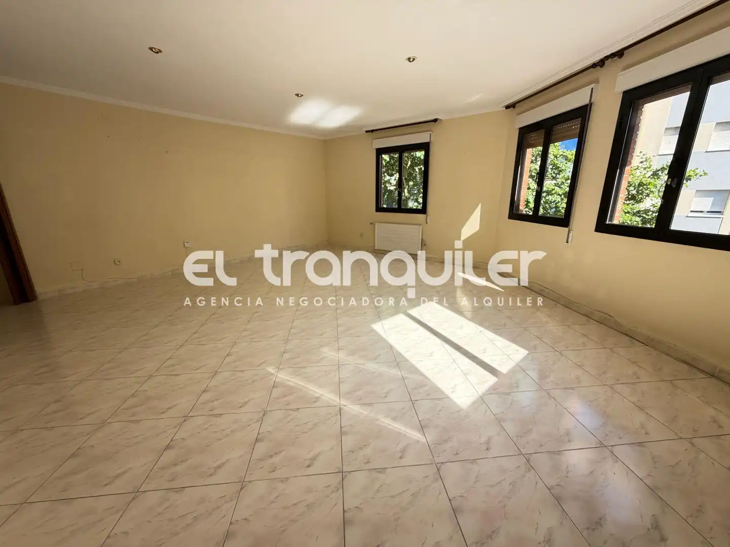 Sala d'estar de Pis de lloguer en Alcorcón amb Aire condicionat, Traster i Rentadora