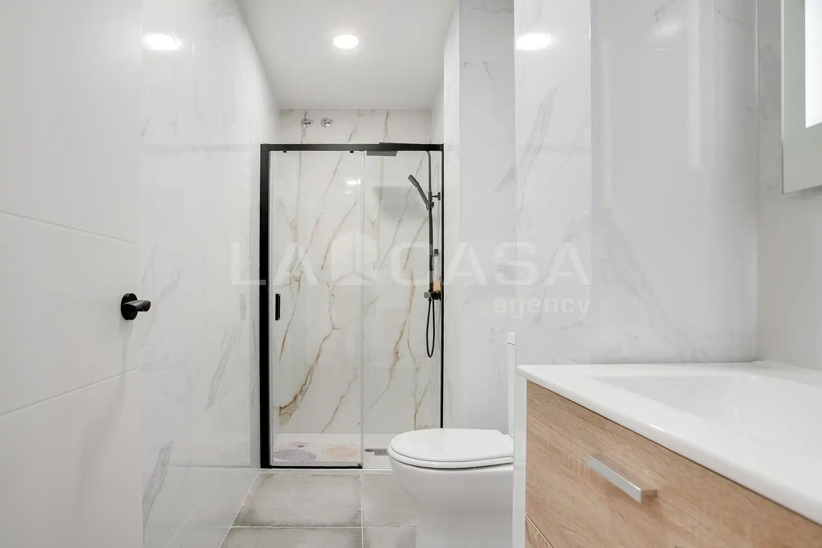 Badezimmer von Büro zum Verkauf in L'Hospitalet de Llobregat
