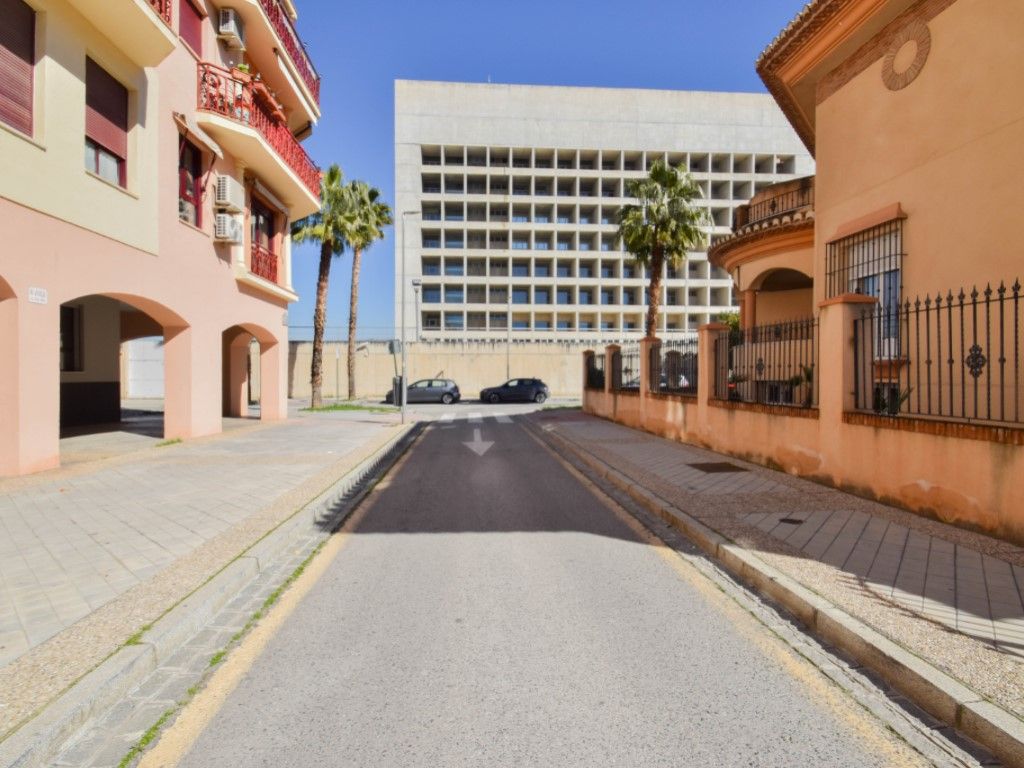 Vista exterior de Dúplex en venta en  Granada Capital con Piscina