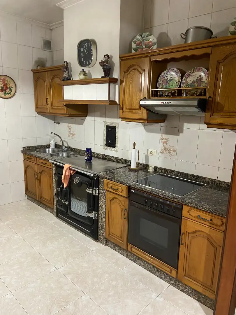 Cuina de Casa o xalet en venda en A Pobra do Caramiñal amb Calefacció, Jardí privat i Parquet