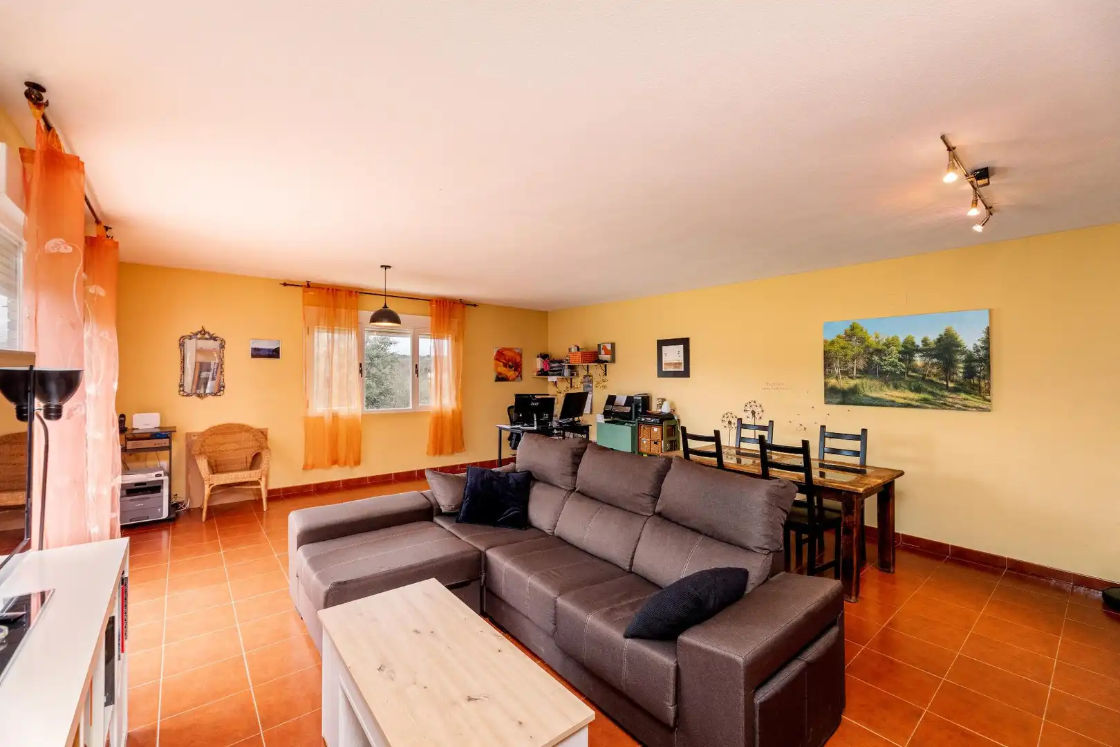 Sala d'estar de Casa o xalet en venda en Colmenarejo amb Calefacció, Jardí privat i Terrassa