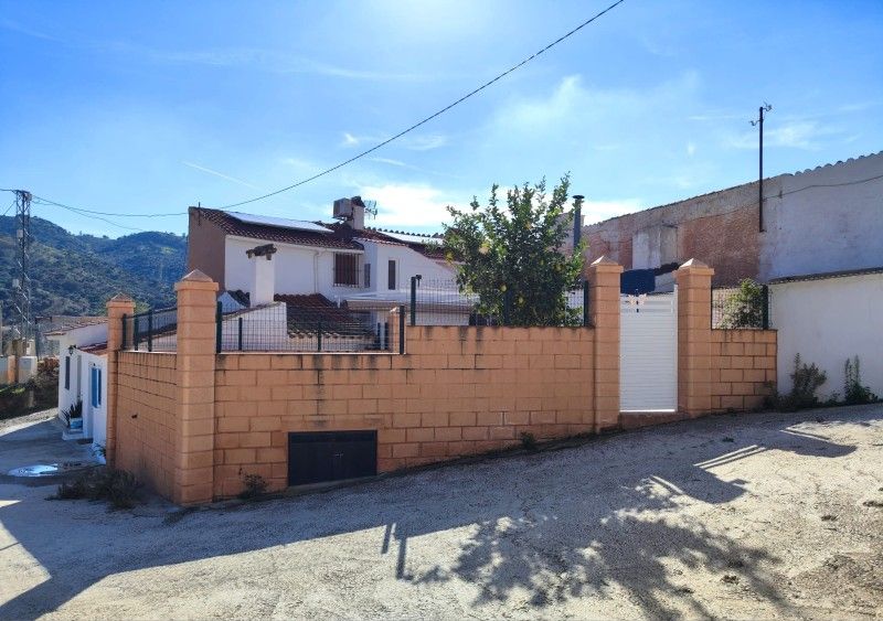 Country house for sale in Casabermeja