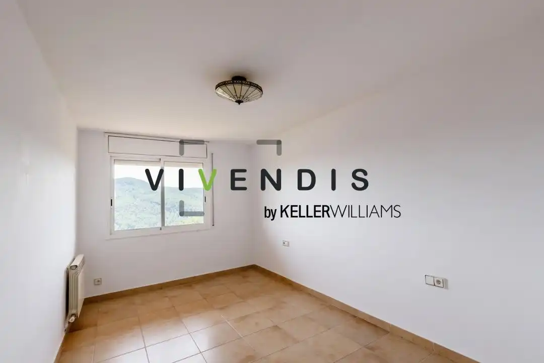Habitación de Casa o chalet en venta en Corbera de Llobregat con Aire acondicionado, Jardín privado y Terraza