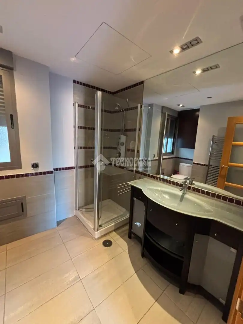 Bathroom of Flat for rent in Madrid  with Air Conditioner and Balcony