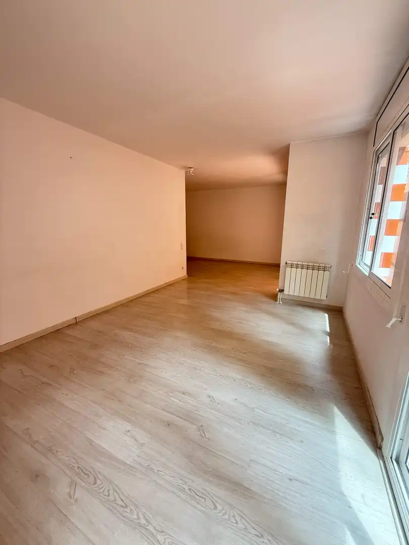 Flat for rent in Barcelona  with Heating