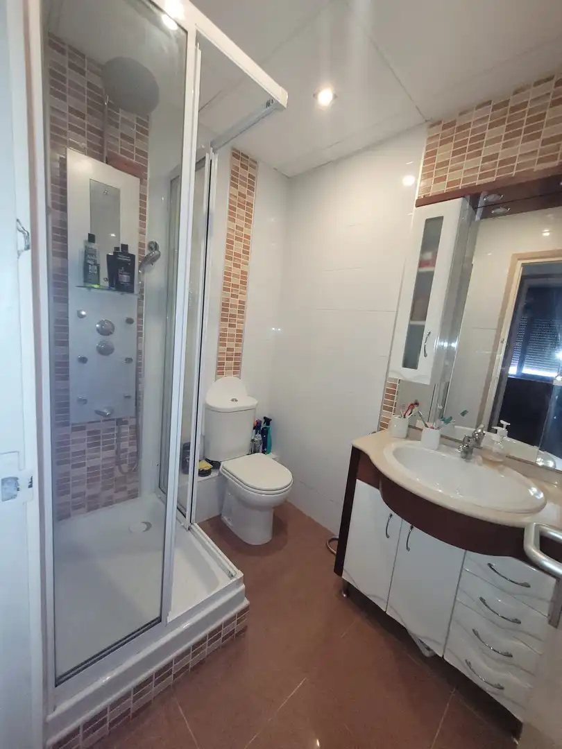 Baño de Piso en venta en Vélez-Málaga con Terraza y Amueblado