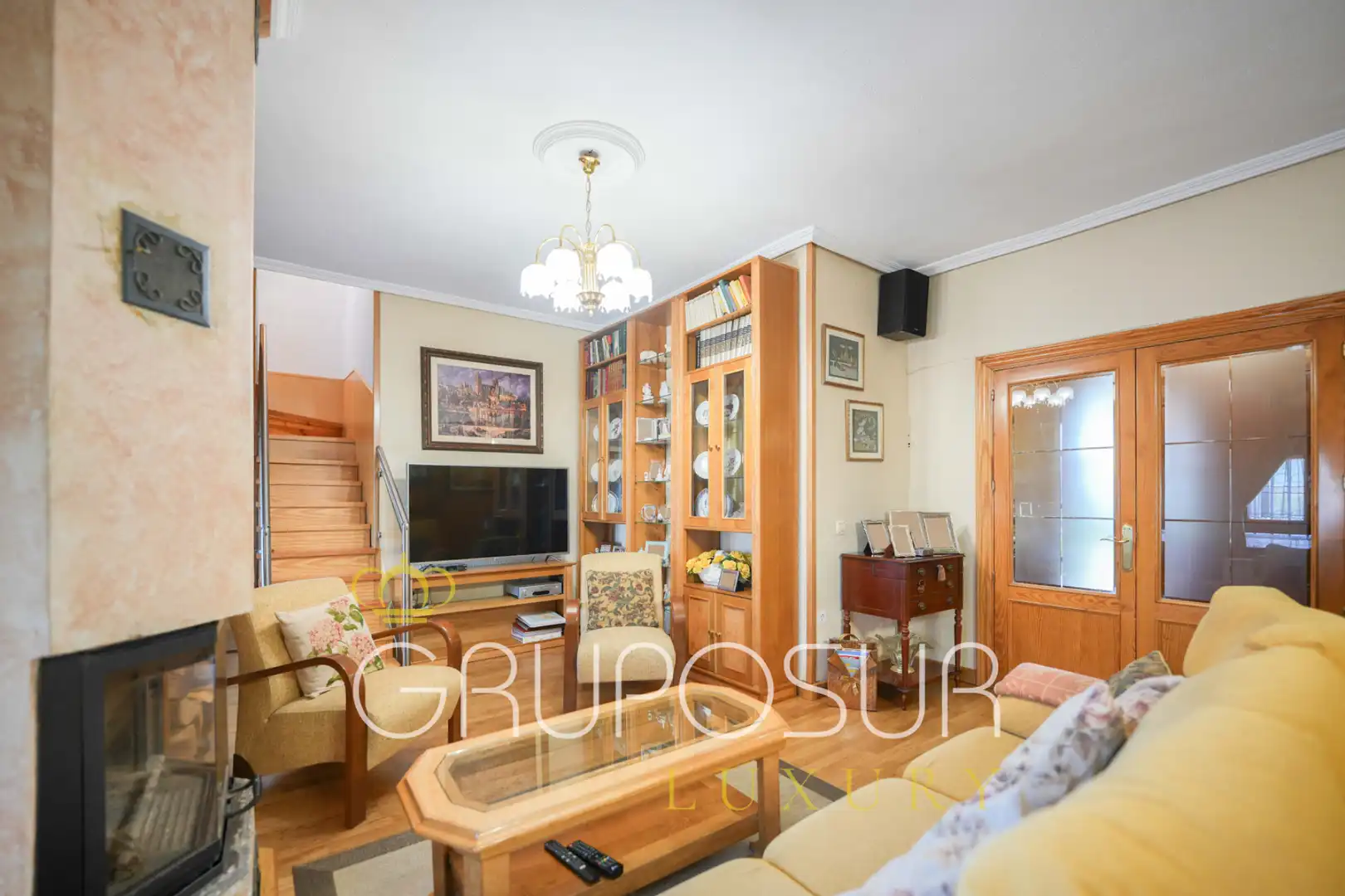 Sala d'estar de Casa adosada en venda en Valladolid amb Calefacció, Jardí privat i Parquet